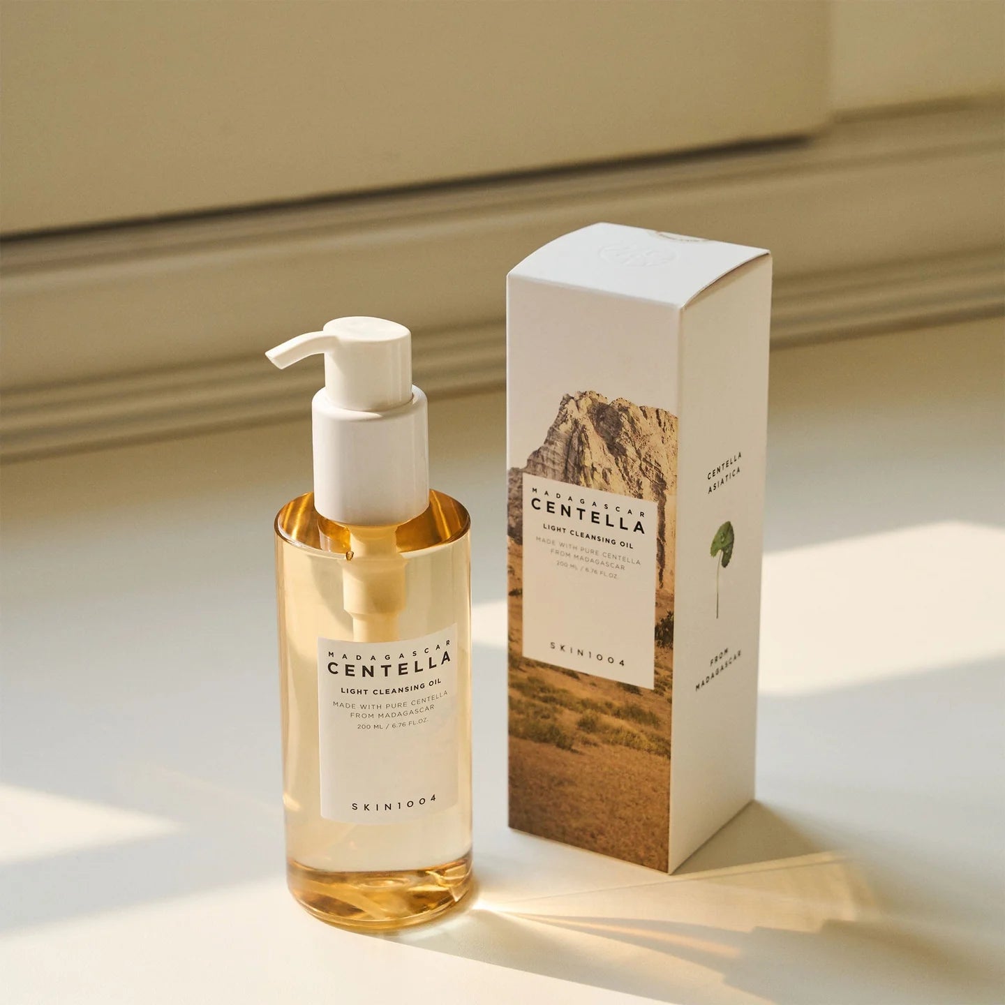 SKIN1004 Centella Light Cleansing Oil (200ml) – Lightweight Makeup Remover with Centella Asiatica for Sensitive and Acne-Prone Skin